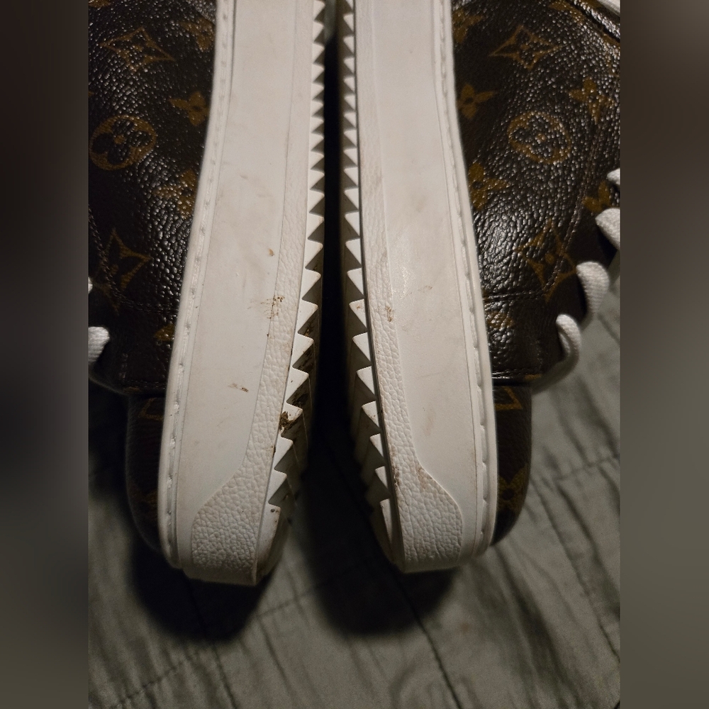 Louis Vuitton Monogram Time Out Sneakers - Picture 5 of 16